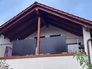 Balkon mit Solarmodul