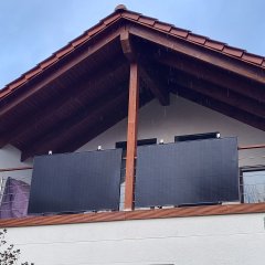 Balkon mit Solarmodul