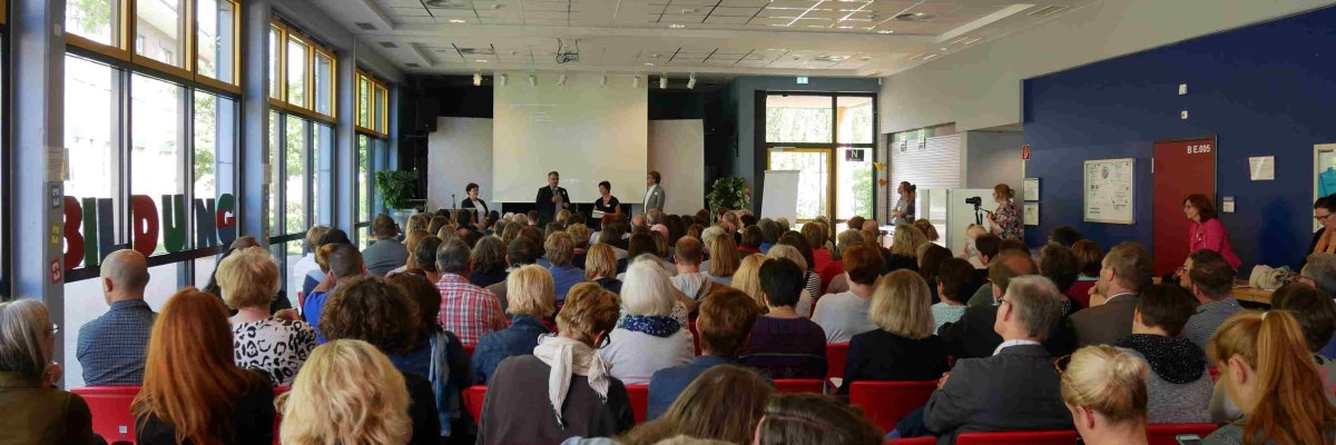 Teilnehmer*innen der Bildungskonferenz