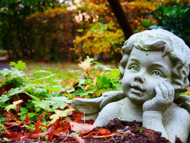 Eine Engelsskulptur auf einem Mindener Friedhof