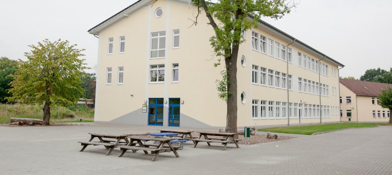 Außenansicht des FES Gymnasium