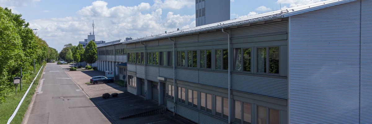 Außenansicht der Feuerwehr Minden mit Fahrzeugen