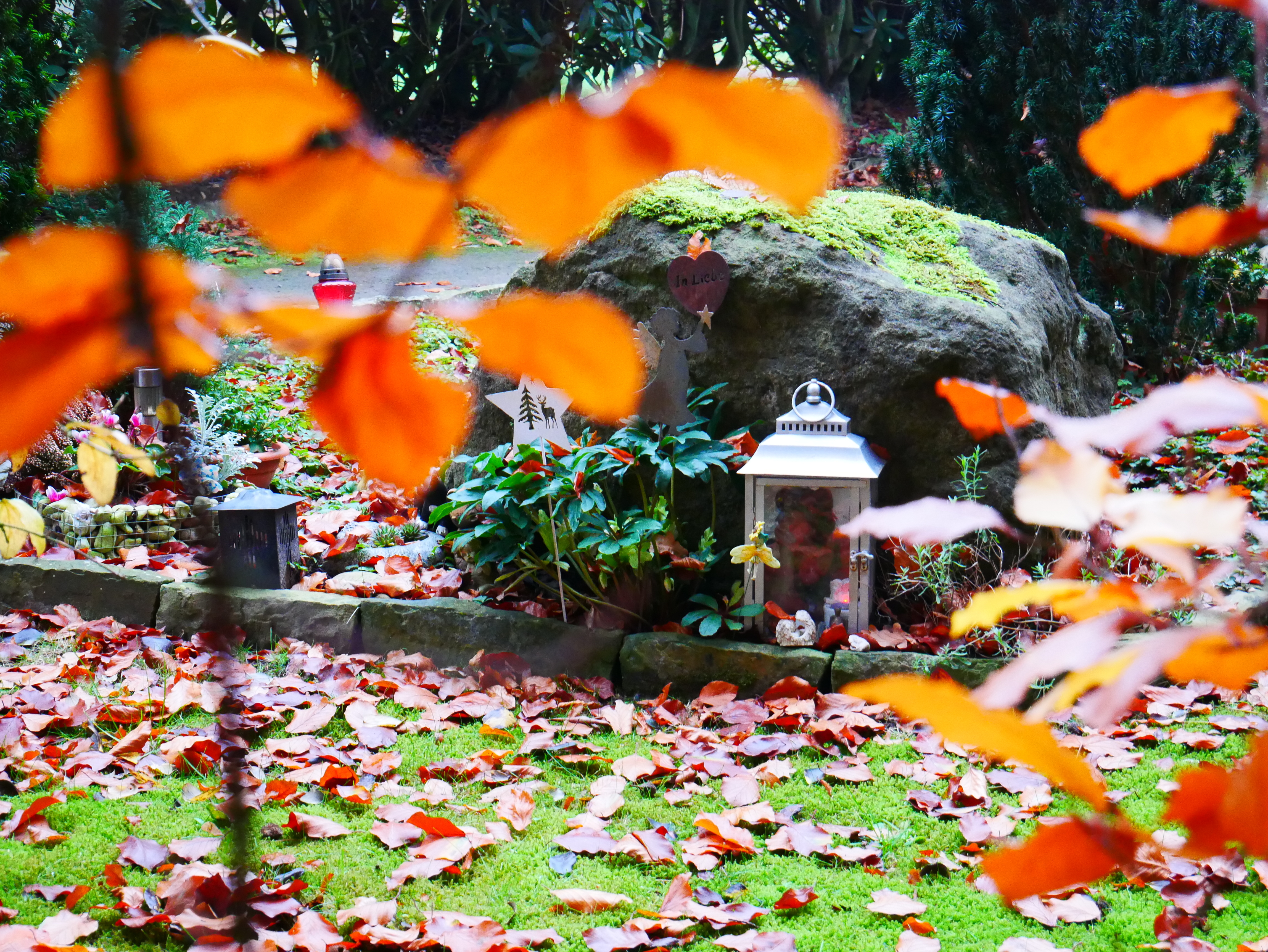 Friedhof im Herbst_mit Laterne Friedhof im Herbst