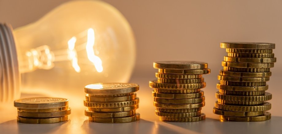 Symbolbild Geld Finanzen clever haushalten