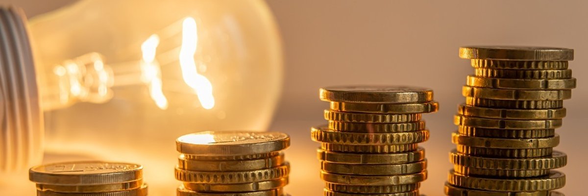 Symbolbild Geld Finanzen clever haushalten Symbolbild Geld Finanzen clever haushalten