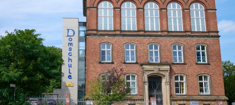 Außenansicht der Grundschule Domschule Minden