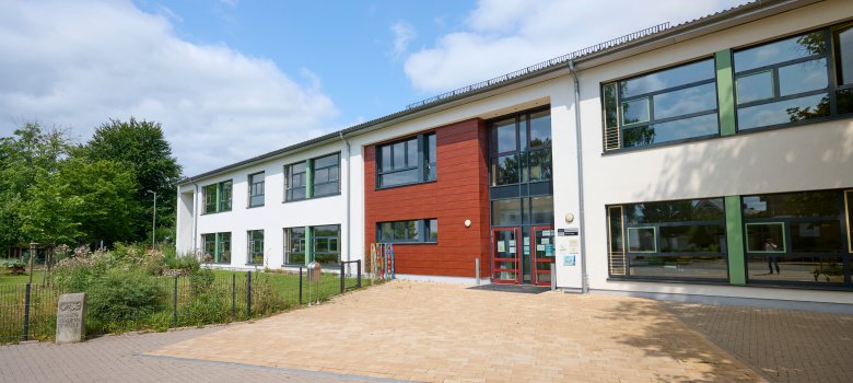 Außenansicht der Grundschule Hohenstaufenschule Minden