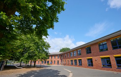 Außenansicht der Grundschule Mosaik Schule Minden