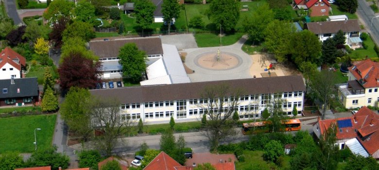 Luftbild der Grundschule Haddenhausen