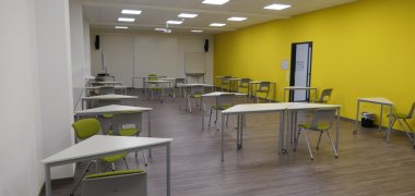 Haus der Bildung - Multifunktionsraum mit Mobiliar