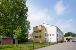 Haus der Bildung und Sekundarschule am Wiehen Außenansicht des Hauses der Bildung
