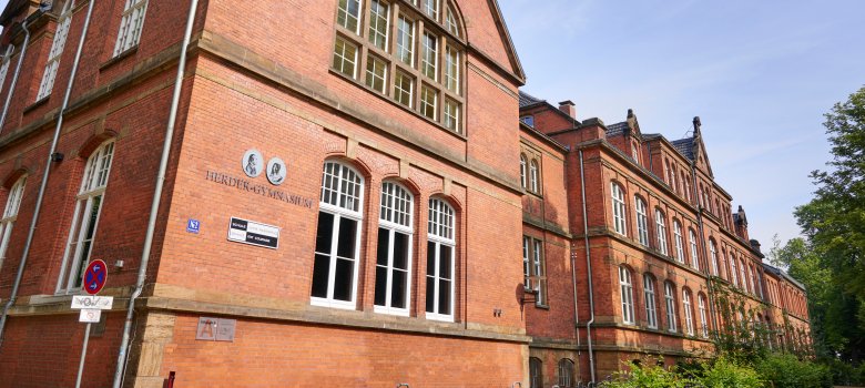 Außenansicht des Herdergymnasiums Minden
