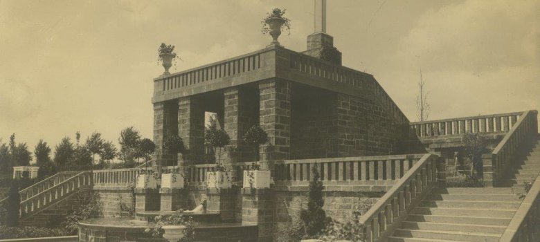 Historische Ansicht der Hochkreuzanlage auf dem Mindener Nordfriedhof