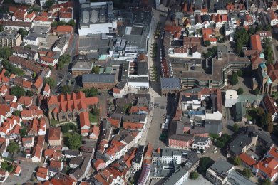 Luftbild Innenstadt mit Rathaus
