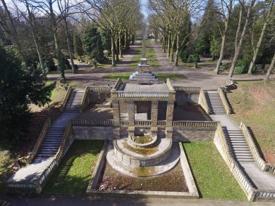 Kreuzanlage Nordfriedhof Blick auf die Kreuzanlage von der Weserseite
