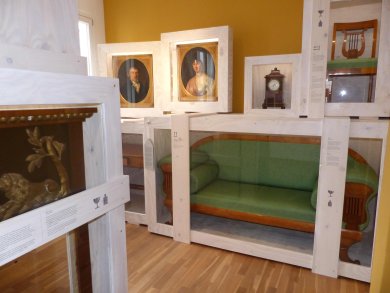Ausstellung im Mindener Museum Verpackte Exponate für eine Ausstellung im Mindener Museum