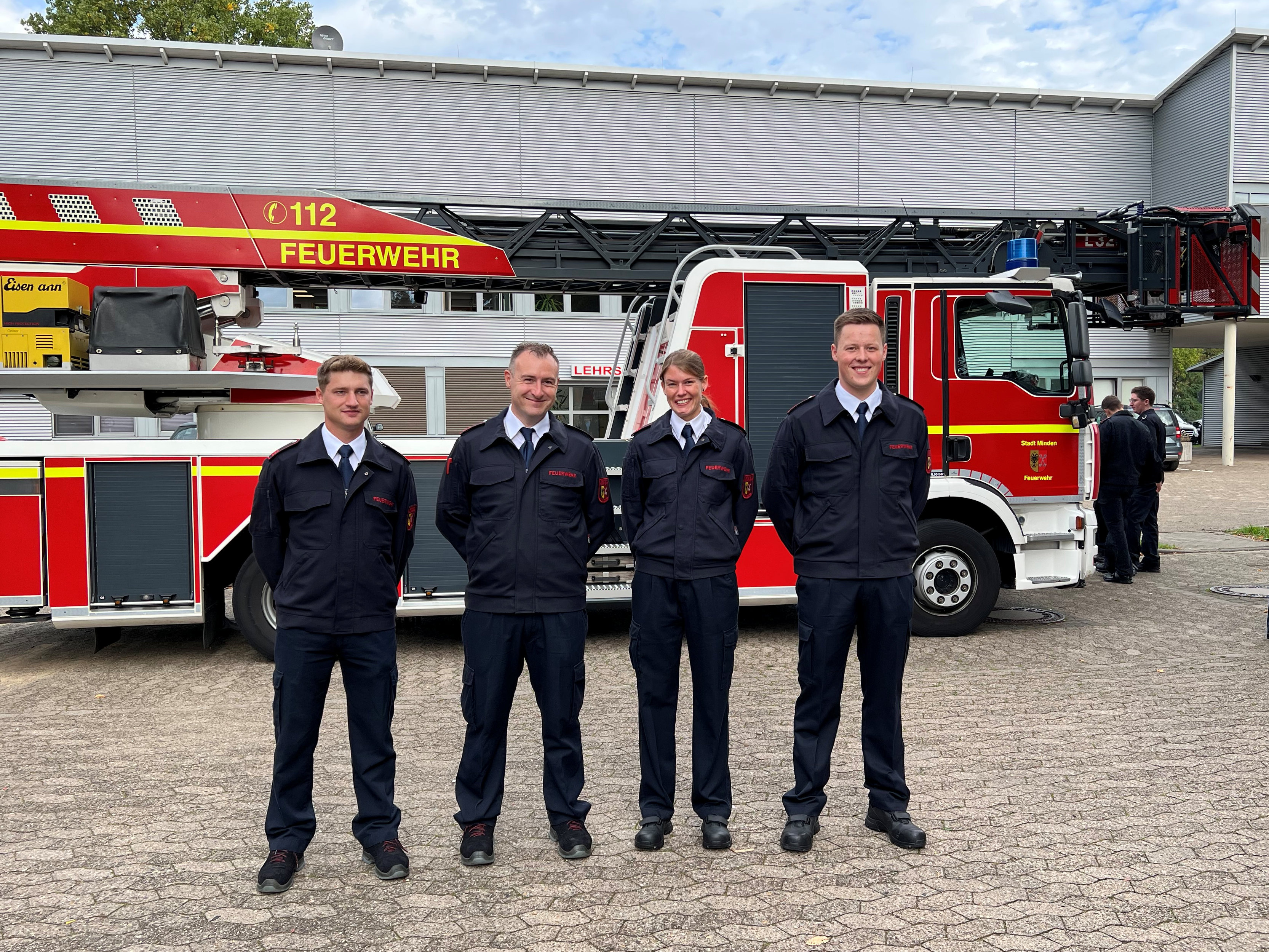 In der eigenen Feuerwehrschule wurde vier neue Brandmeister*innen ausgebildet In der eigenen Feuerwehrschule wurde vier neue Brandmeister*innen ausgebildet