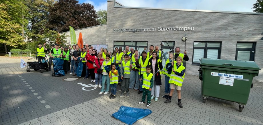 Rund 50 Freiwillige samelten Müll in Bärenkämpen Rund 50 Freiwillige samelten Müll in Bärenkämpen