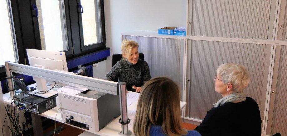 Um einen Solidarpass zu erhalten muss zunächst ein Termin online gebucht werden. Die Beratung und Ausgabe erfolgt im Rathaus.
