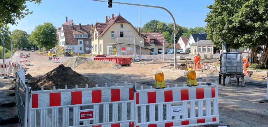 Auf der Kreuzung Marienstraße und Saarring beginnen am 7. September die Asphaltierungsarbeiten Auf der Kreuzung Marienstraße und Saarring beginnen am 7. September die Asphaltierungsarbeiten