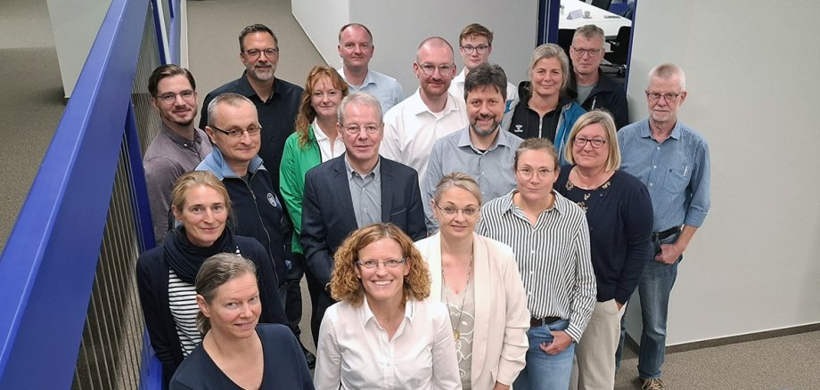 Vertreter*innen verschiedener Behörden und Institutionen trafen sich im Mindener Rathaus und gestalteten damit den Auftakt für die Planungen des RS3. Vertreter*innen verschiedener Behörden und Institutionen trafen sich im Mindener Rathaus und gestalteten damit den Auftakt für die Planungen des RS3.
