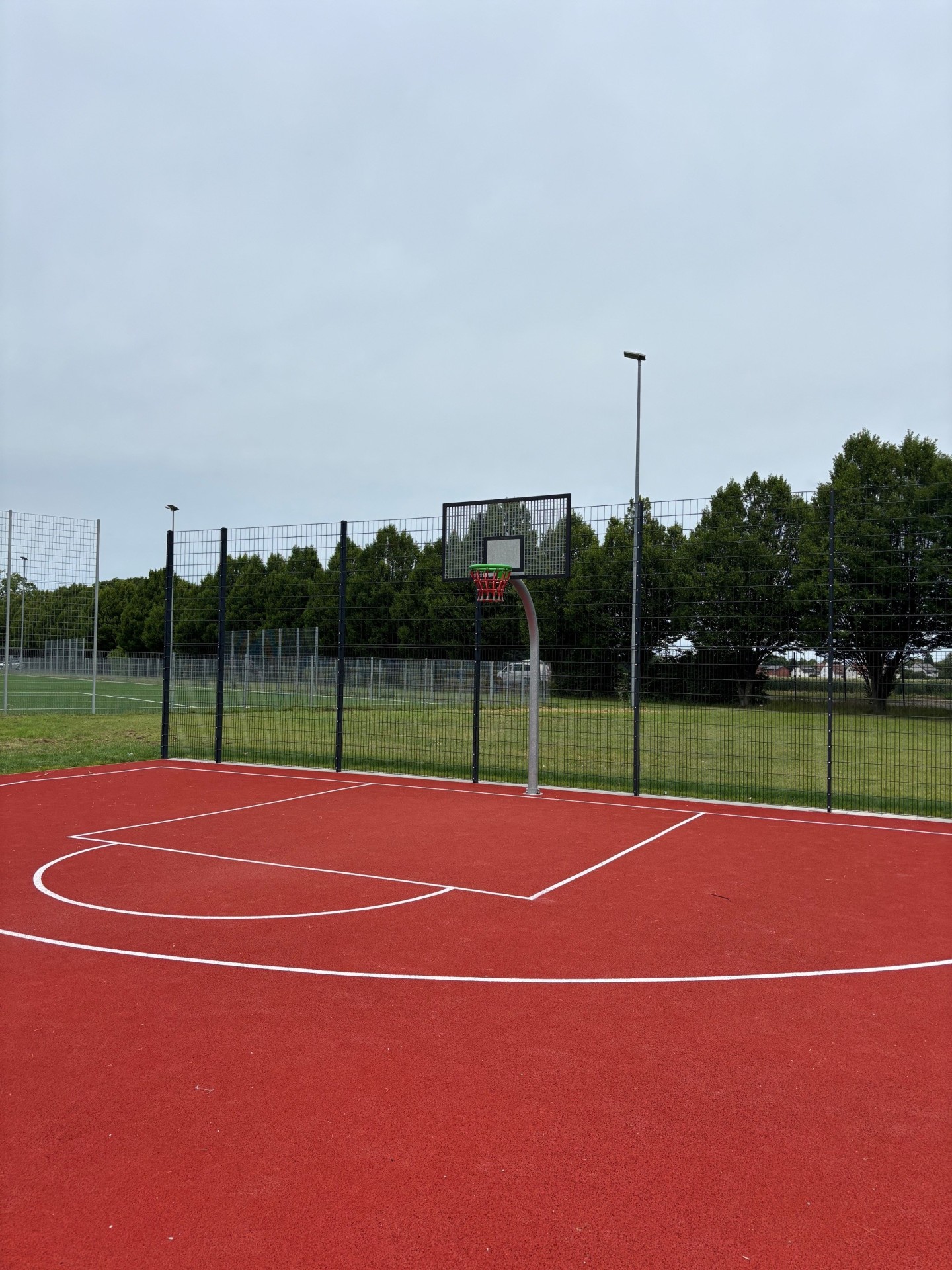 Neues Basketballfeld am Sportpark Zähringerallee
