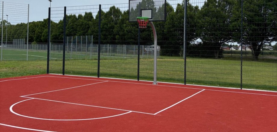 Neues Basketballfeld am Sportpark Zähringerallee Neues Basketballfeld am Sportpark Zähringerallee