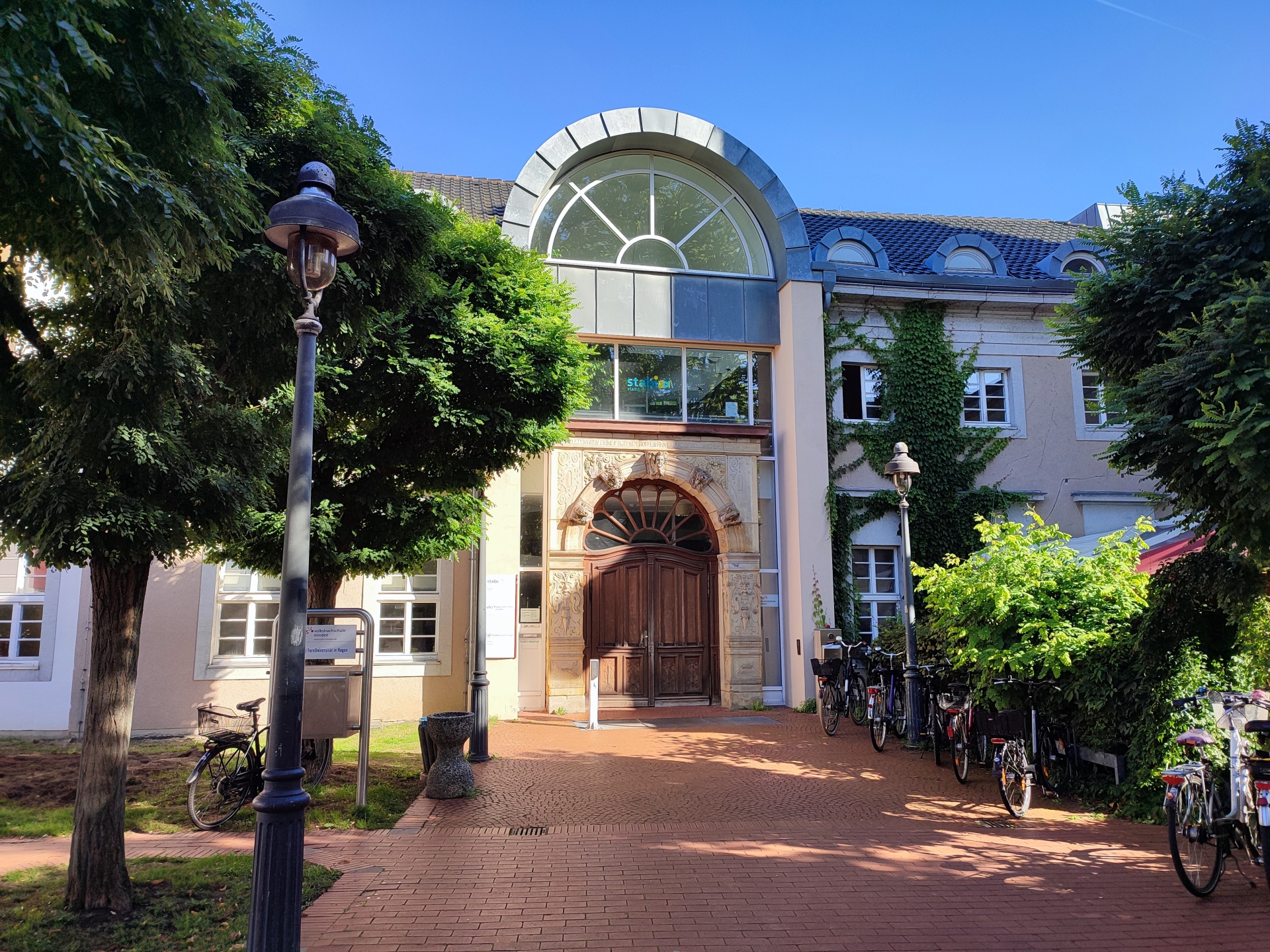 Bildungszentrum am Weingarten mit VHS und Stadtbibliothek