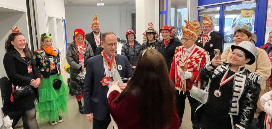 Bürgermeister Kock empfangt am 12. Februar die Narren im Rathaus