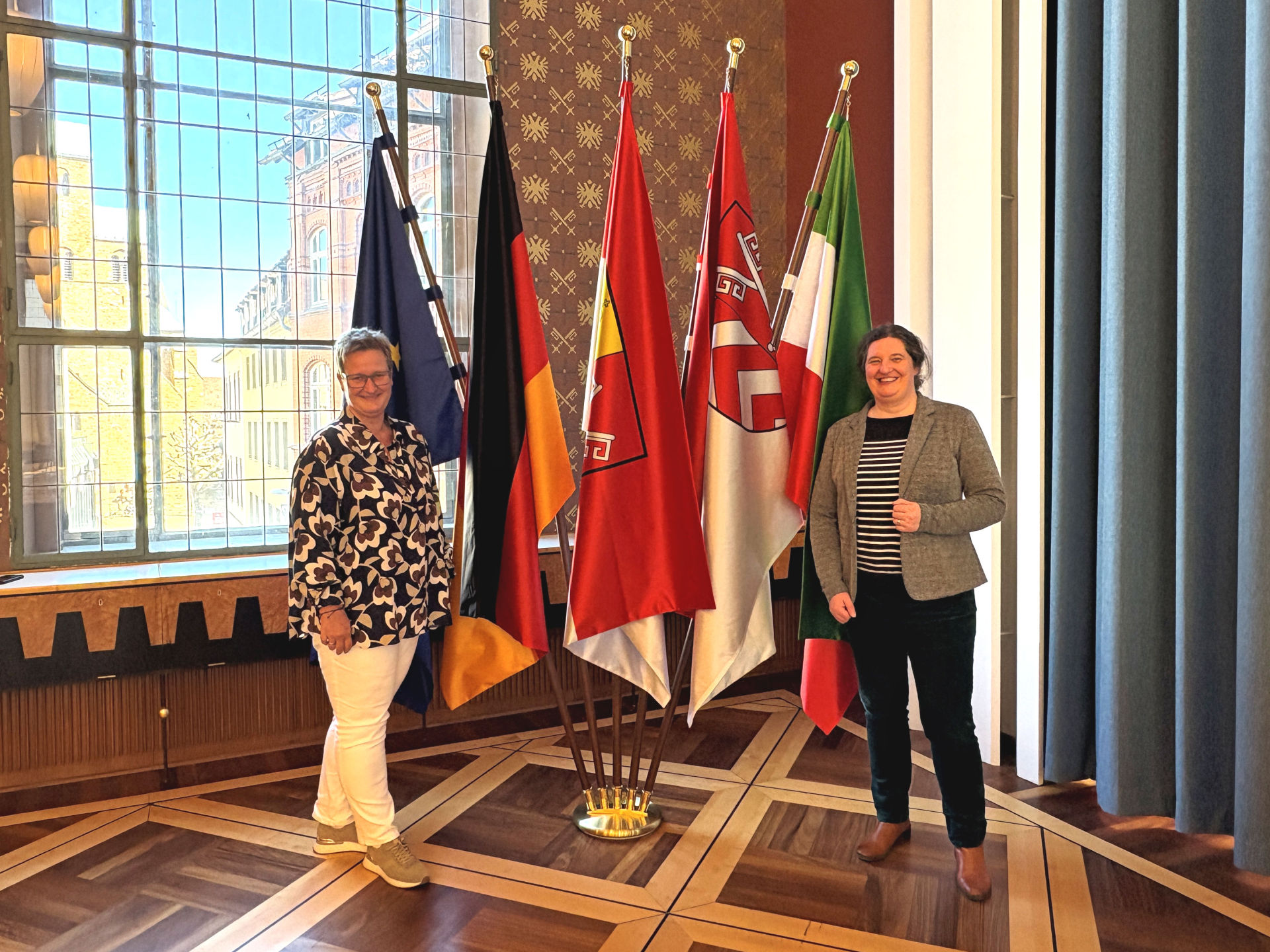 Claudia Held und Daniela Giannone freuen sich auf die erste Einbürgerungsfeier im Großen Rathausaal