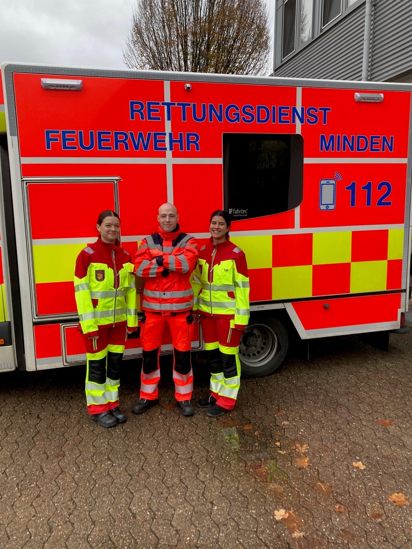 Die neue Schutzkleidung des Rettungsdienstes hat einen höheren Tragekomfort und ist auffälliger