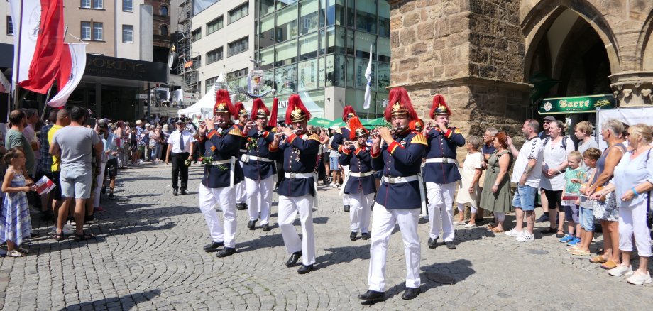 Freischießen 2022: Eintreffen des Parademarsches auf dem Markt