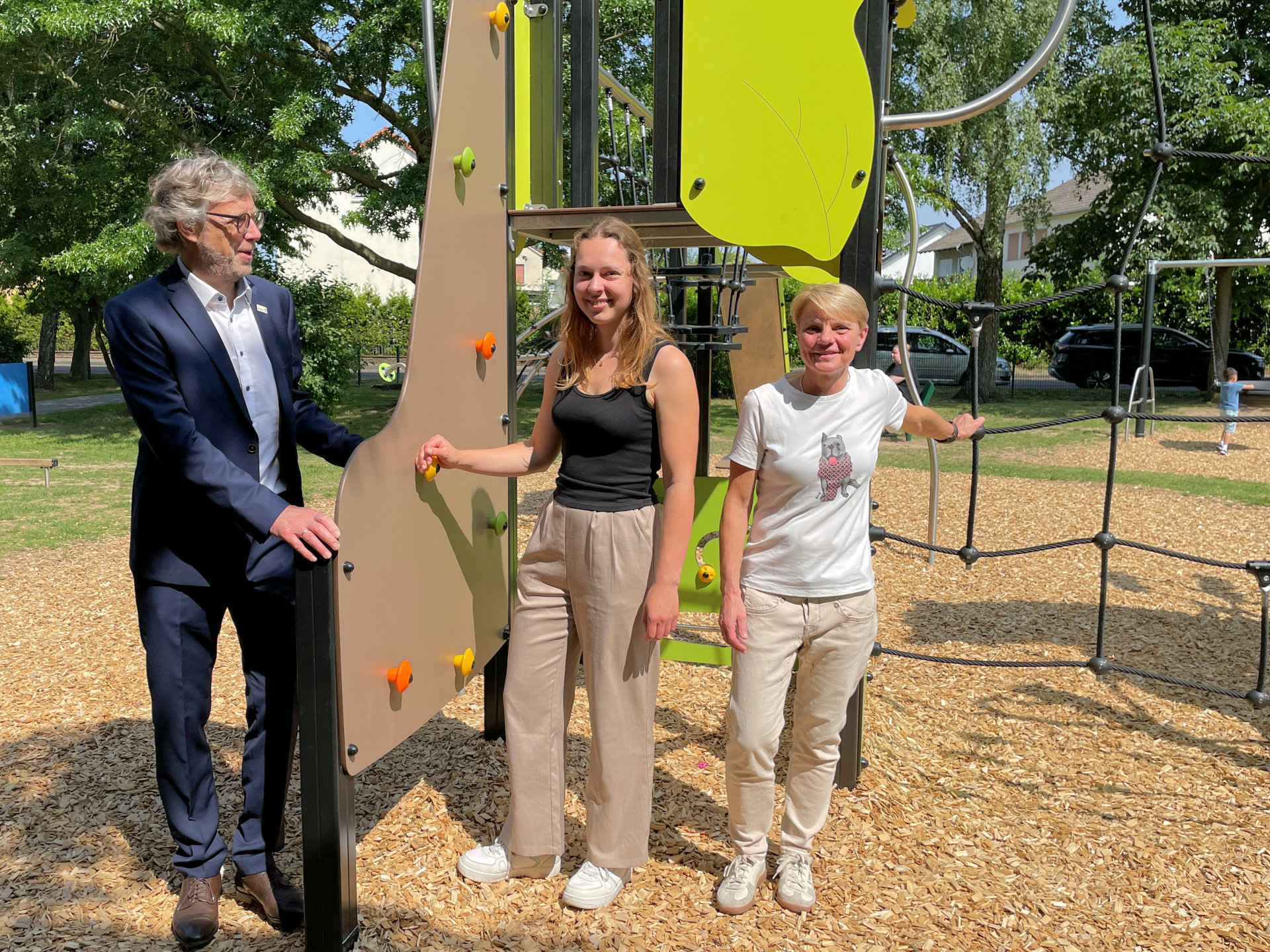 Viel Spaß und Spannung verspricht der neugestaltete Spielplatz an der Edithstraße Viel Spaß und Spannung verspricht der neugestaltete Spielplatz an der Edithstraße