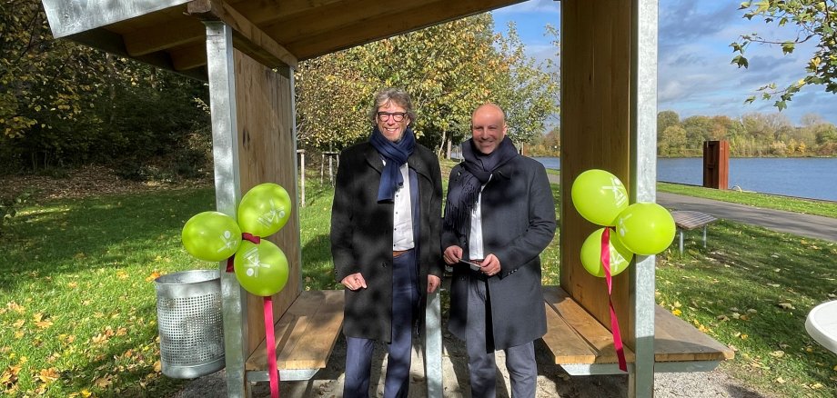 Gemeinsam eröffneten Bürgermeister Michael Jäcke und Landrat Ali Dogan den Rast-Info-Punkt in Minden