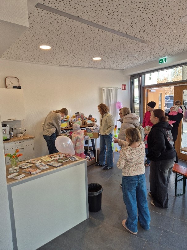 Mit einem Flohmarkt wurde das neue Familienbüro eröffnet