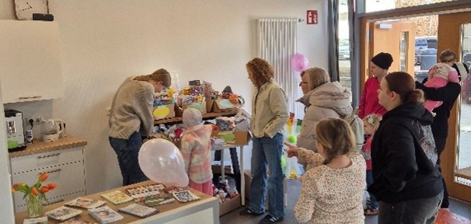 Mit einem Flohmarkt wurde das neue Familienbüro eröffnet