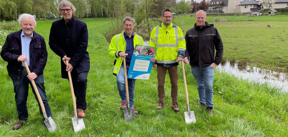 Erster Spatenstich für das weitere Renaturierungsprojekt an der Bastau