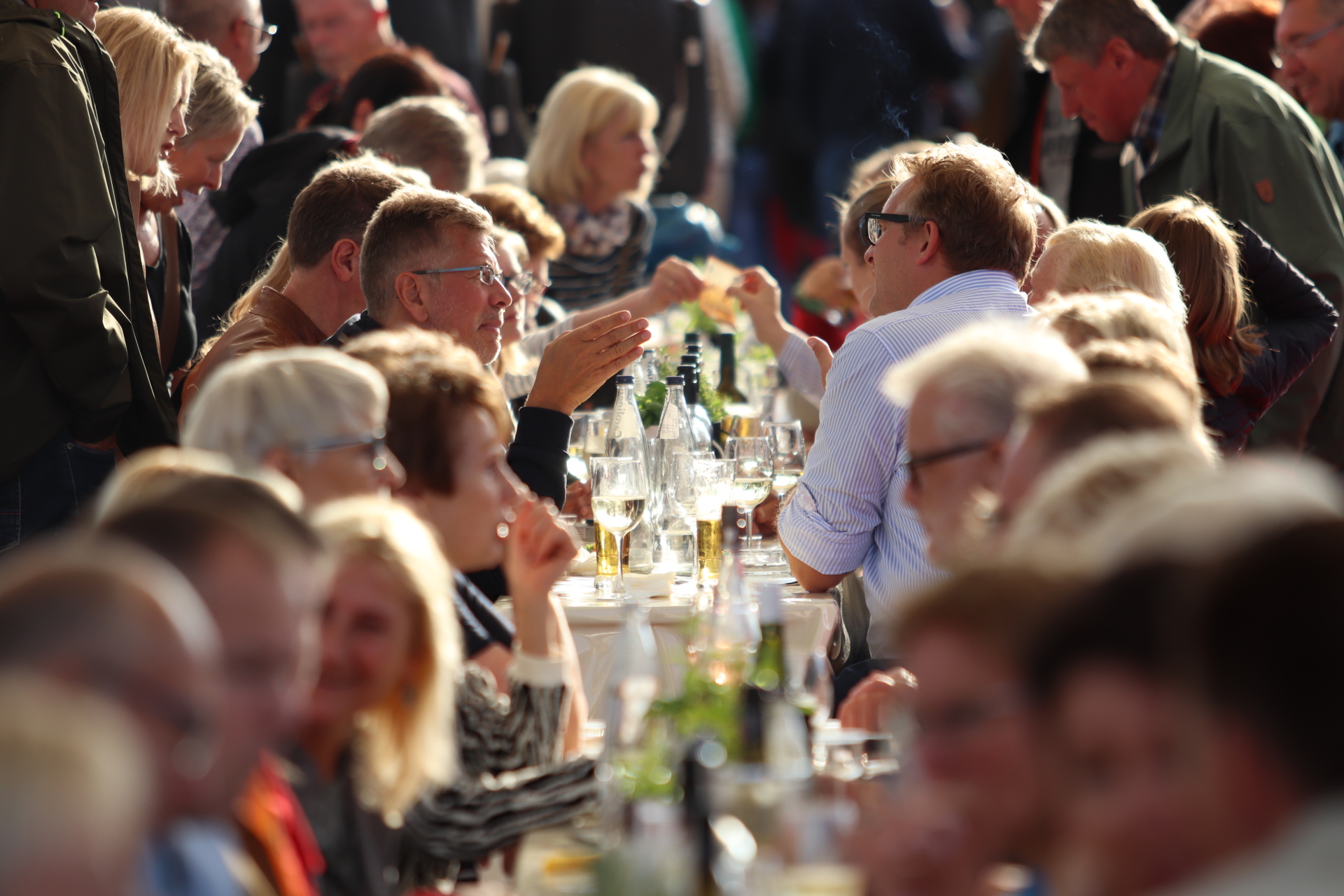 Gemeinsam genießen bei der Mindener Wein & Genussmeile