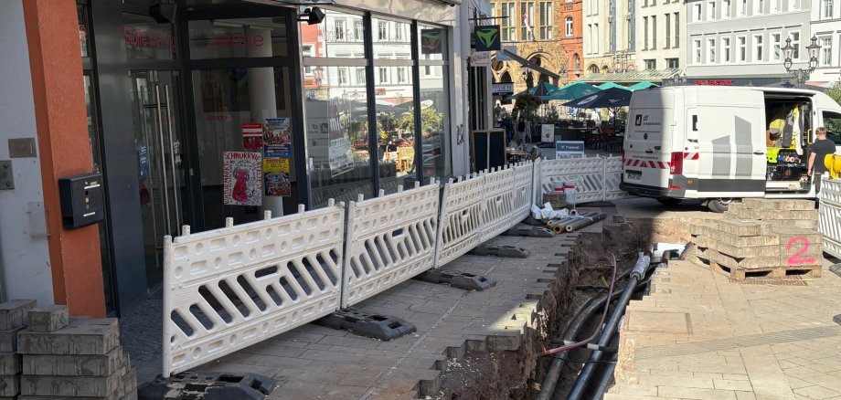 In der Obermarktstraße werden Fernwärmerohre verlegt In der Obermarktstraße werden Fernwärmerohre verlegt