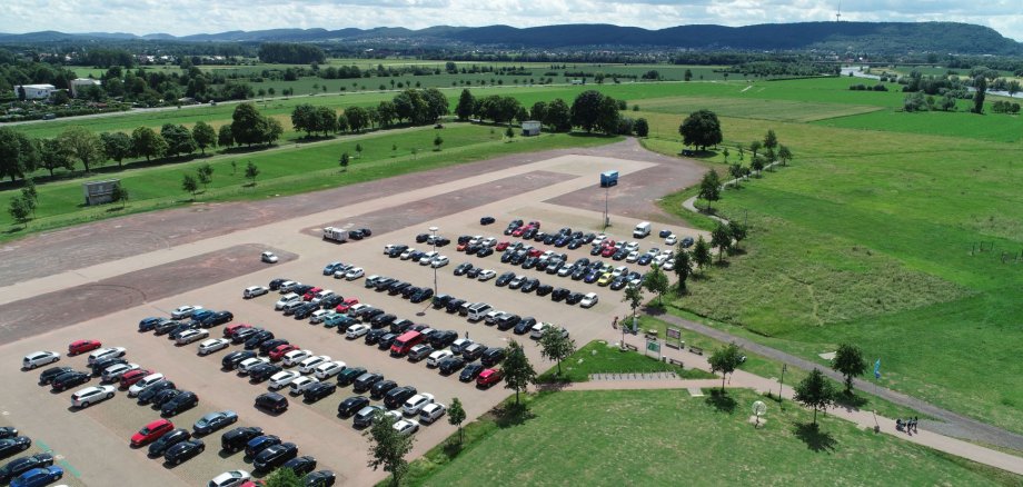 Der Großparkplatz Kanzlers Weide bietet Platz für 2000 Fahrzeuge