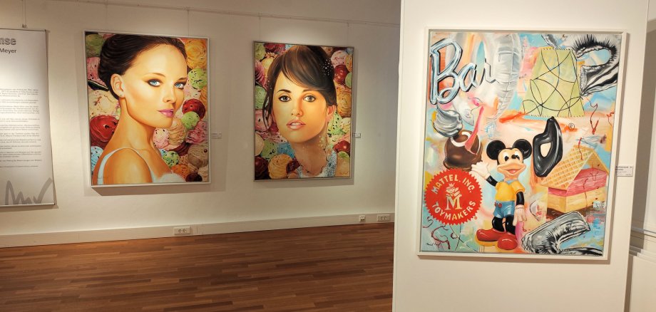 Blick in die Ausstellung mit Bildern von Heiner Meyer Blick in die Ausstellung mit Bildern von Heiner Meye