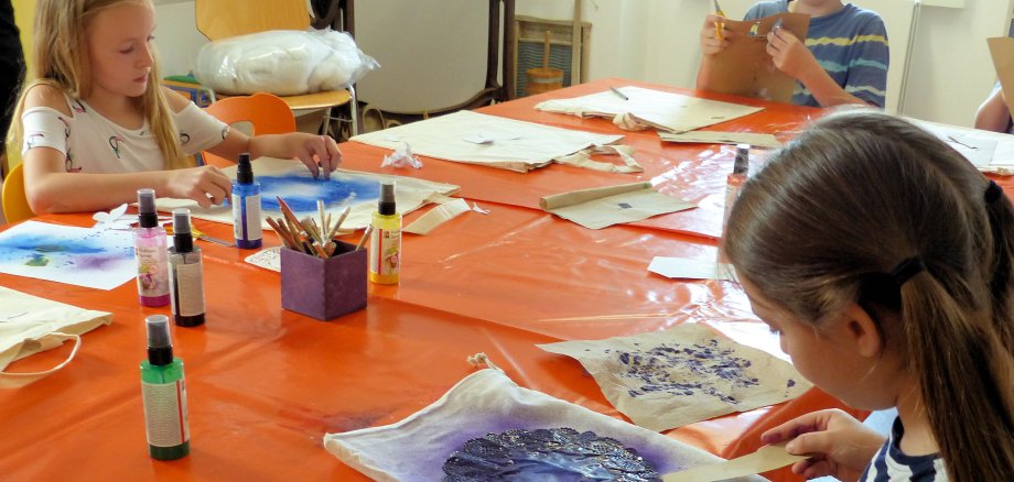 Im Museum bunten Stoff gestalten Im Museum bunten Stoff gestalten