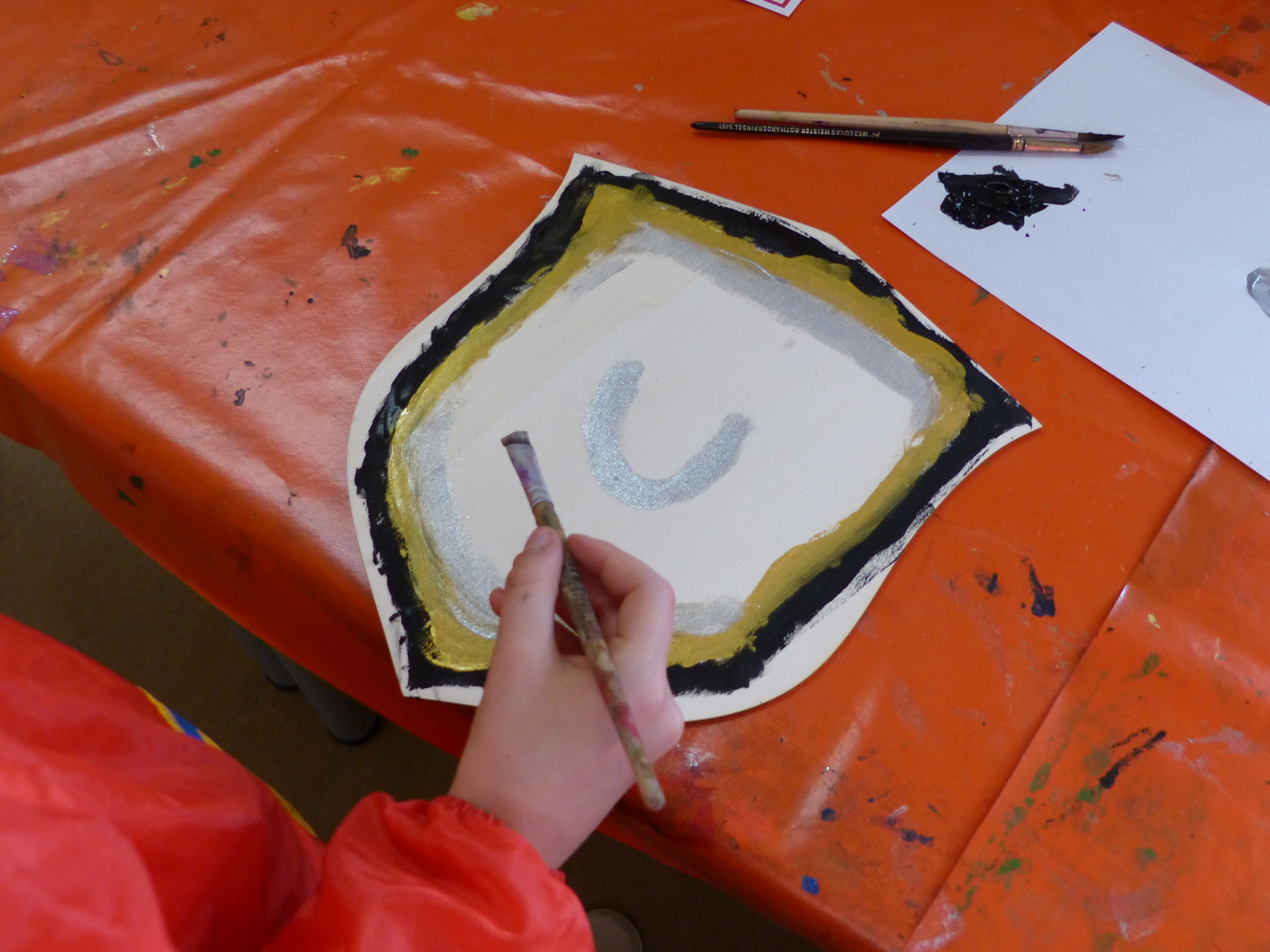 Kinder gestalten ein eigenes Wappen