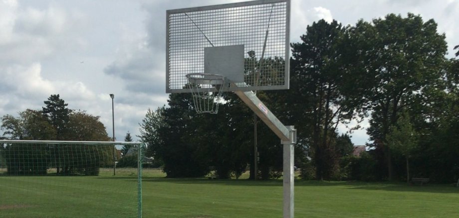 Neuer Basketballkorb in Todtenhausen