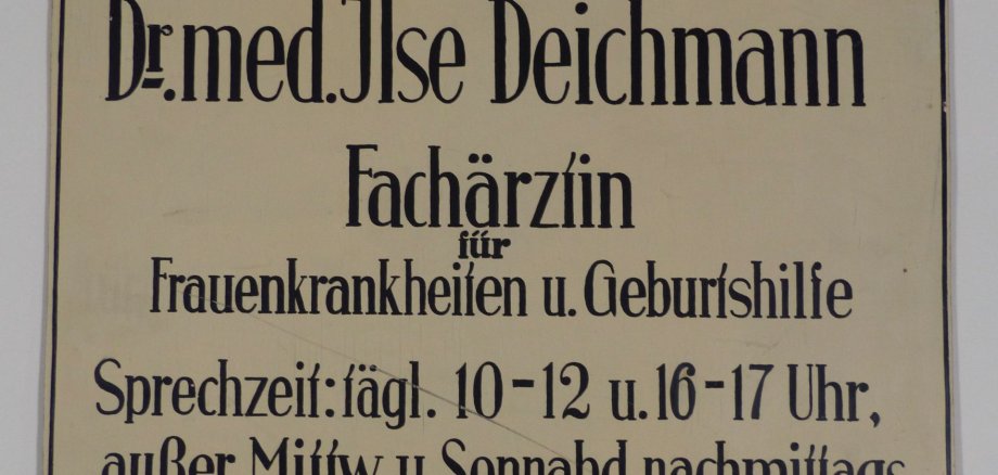 Praxisschild der Frauenärztin Dr. med. Ilse Deichmann Praxisschild der Frauenärztin Dr. med. Ilse Deichmann