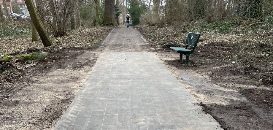 Im Fischerglacis wurden Probe-Pflasterflächen für künftige Radwege erstellt