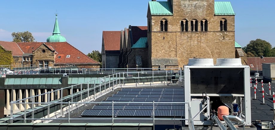 Photovoltaikanlage auf dem Dach des Rathauses