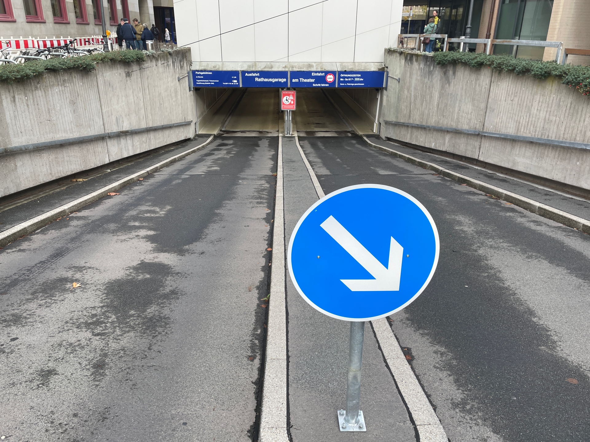 Bei der Einfahrt in die Rathaus-Garage wird das Kennzeichen erfasst Bei der Einfahrt in die Rathaus-Garage wird das Kennzeichen erfasst
