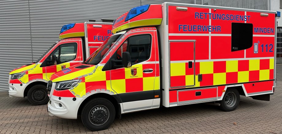 Die Rettungstransportwagen der Feuerwehr sind nun noch auffälliger gekennzeichnet