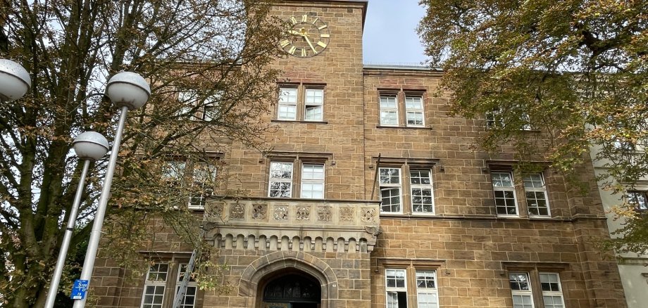 Die Fassade, der Turm und das Dach der Alten Regierung wurden saniert